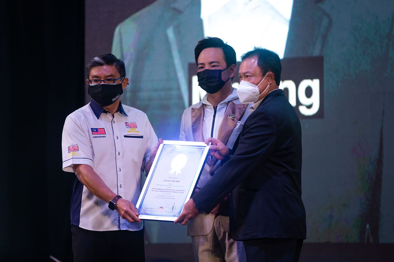 马来西亚记录簿颁奖照 3